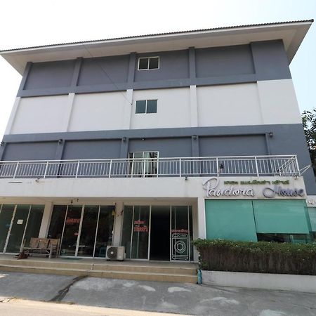 Oyo 75389 Pandora House Hotel Pattaya Eksteriør billede