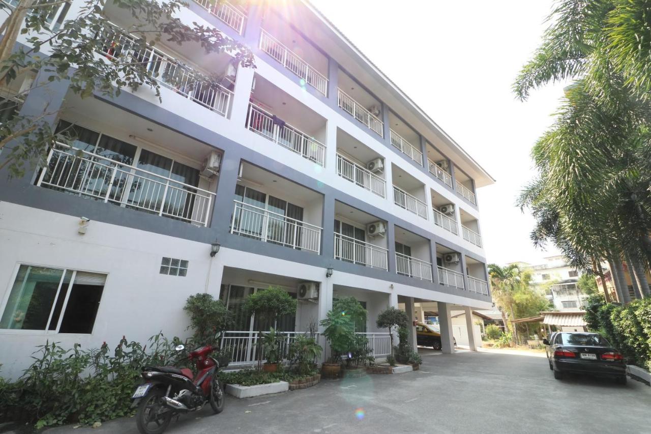 Oyo 75389 Pandora House Hotel Pattaya Eksteriør billede