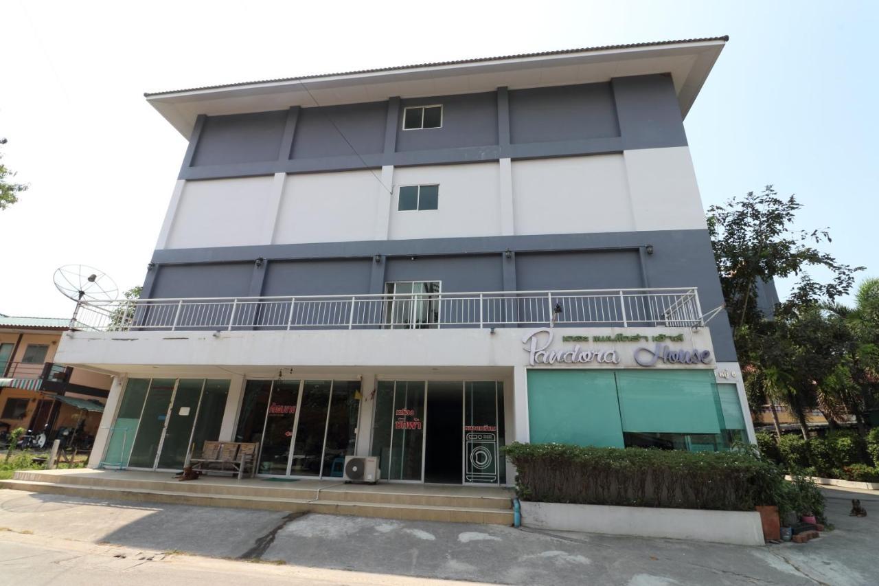 Oyo 75389 Pandora House Hotel Pattaya Eksteriør billede