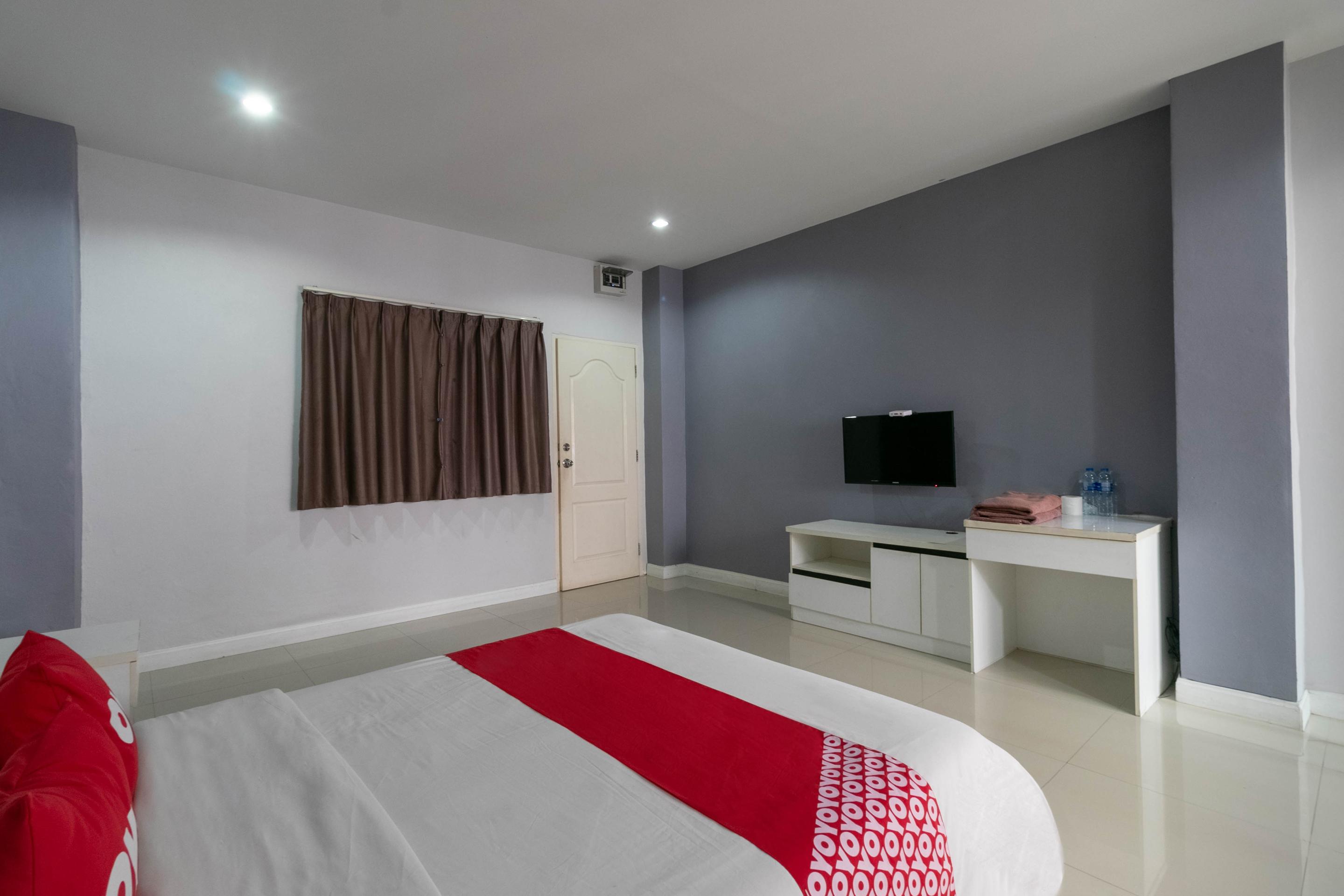 Oyo 75389 Pandora House Hotel Pattaya Eksteriør billede