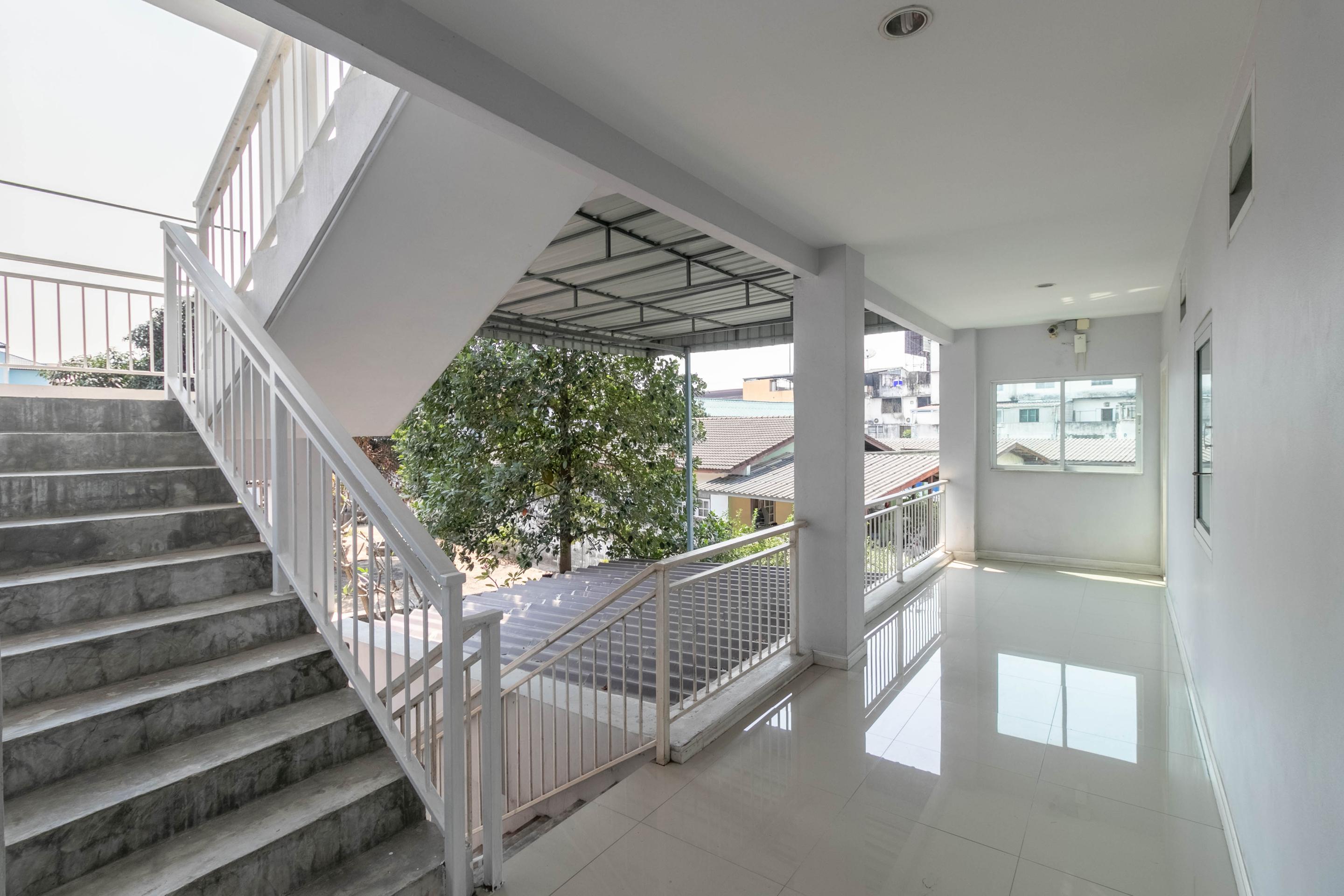 Oyo 75389 Pandora House Hotel Pattaya Eksteriør billede