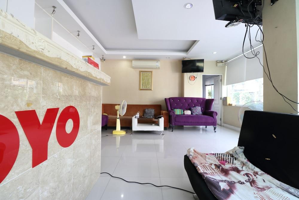 Oyo 75389 Pandora House Hotel Pattaya Eksteriør billede