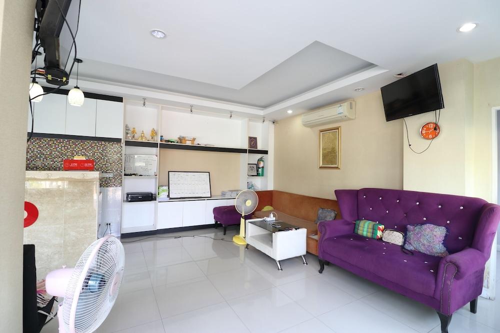 Oyo 75389 Pandora House Hotel Pattaya Eksteriør billede