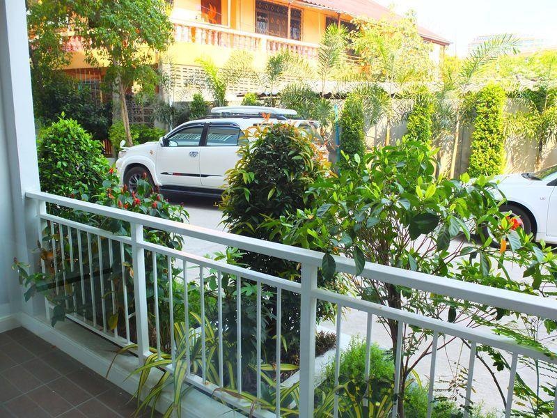 Oyo 75389 Pandora House Hotel Pattaya Eksteriør billede