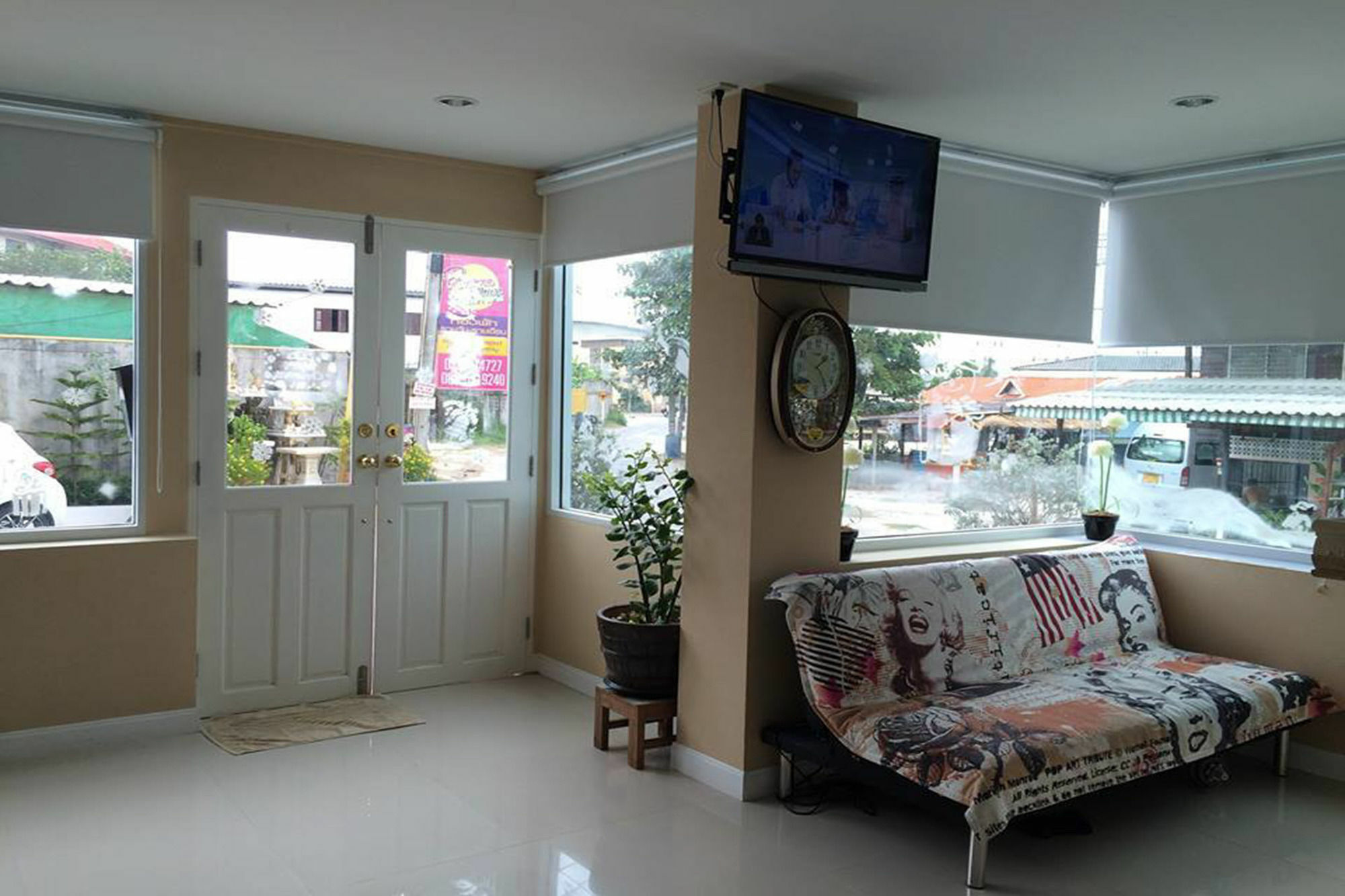 Oyo 75389 Pandora House Hotel Pattaya Eksteriør billede