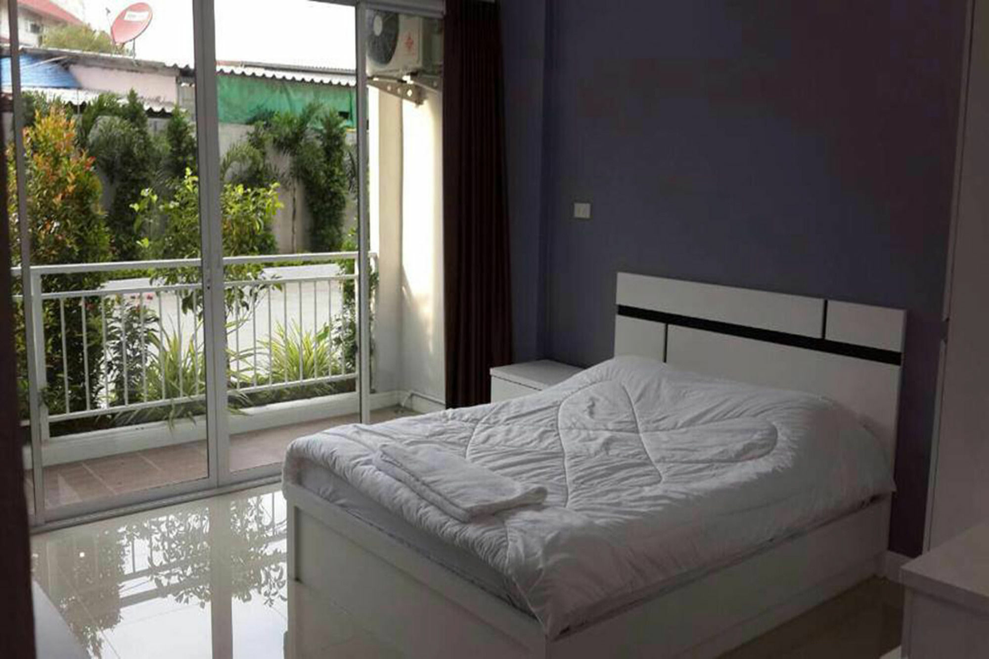 Oyo 75389 Pandora House Hotel Pattaya Eksteriør billede