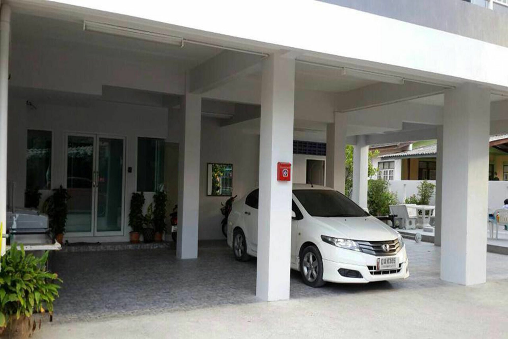 Oyo 75389 Pandora House Hotel Pattaya Eksteriør billede