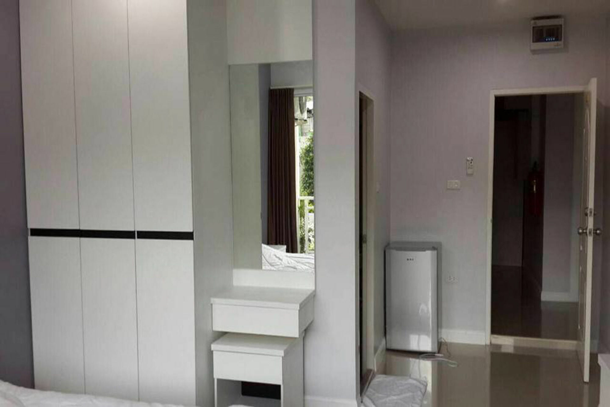 Oyo 75389 Pandora House Hotel Pattaya Eksteriør billede