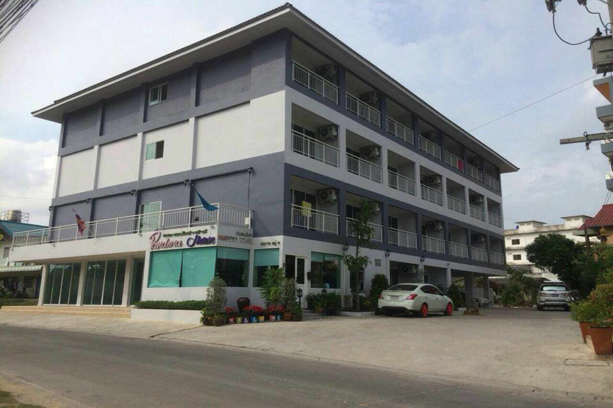 Oyo 75389 Pandora House Hotel Pattaya Eksteriør billede