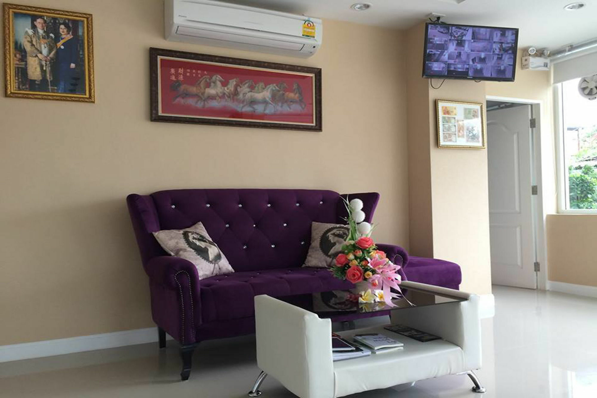 Oyo 75389 Pandora House Hotel Pattaya Eksteriør billede