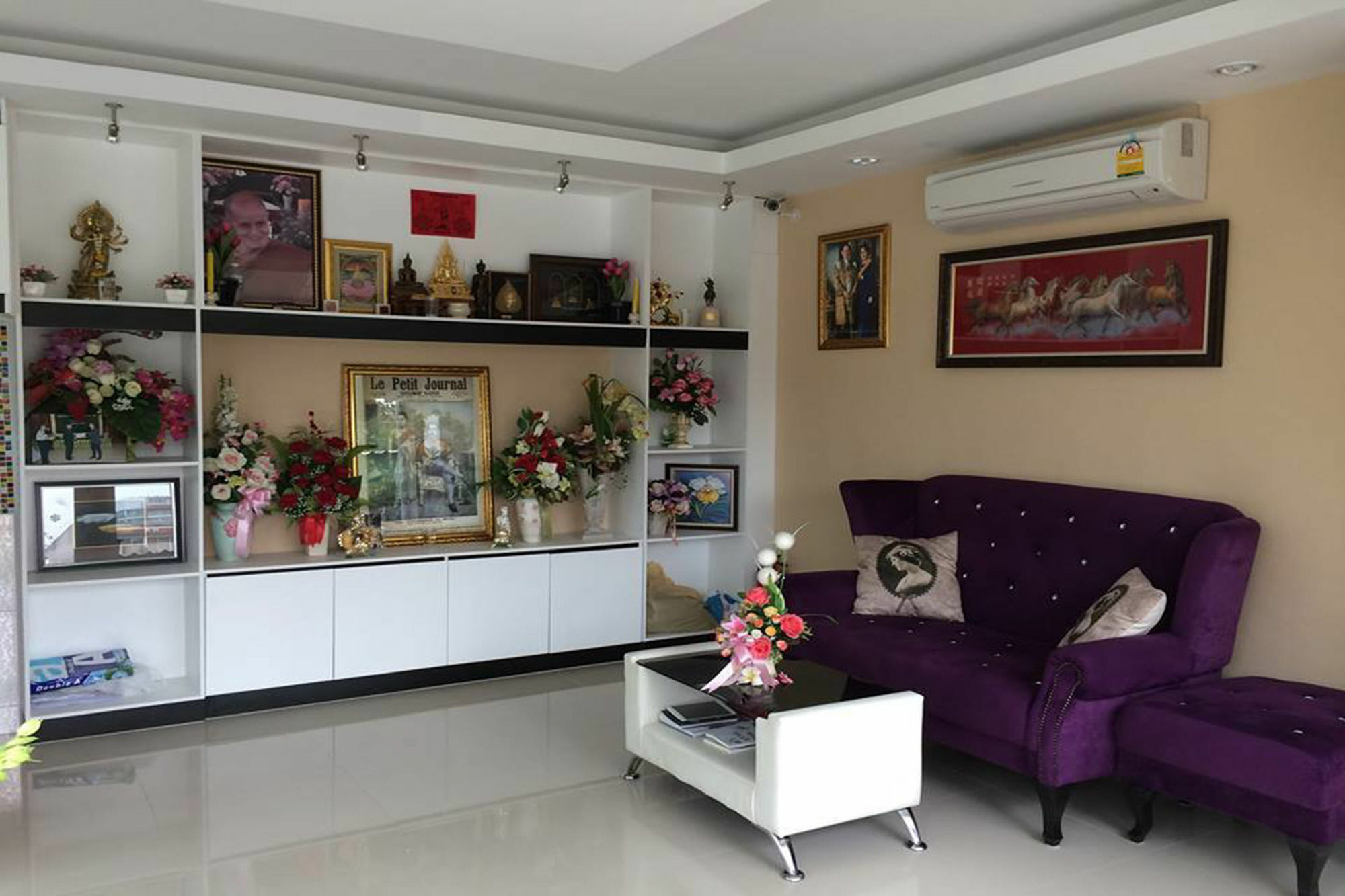 Oyo 75389 Pandora House Hotel Pattaya Eksteriør billede